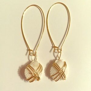 Shell 🐚 earrings.